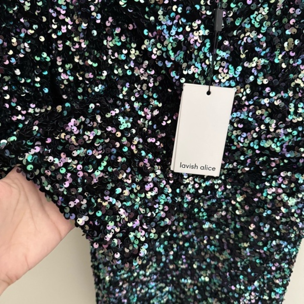 Revolve Revolve - Picture 11 of 14